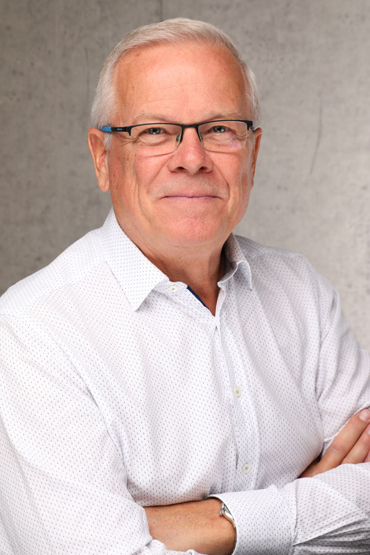 Werner-Schmidt-Portraitfoto Werner Schmidt, Persönlichkeitsentwicklung, Trainer für Organisationsentwicklung, Trainer für Manager, Führungskräftetraining, Schmidteinander, Werner Schmidt, Integra 4, Unternehmensberater, Training für Firmen, Trainer für Manager, Coaching, Teamtraining, Persönlichkeitsentwicklung, Strategieentwicklung, Ericsson, Keynote Speaker, Firmenentwicklung, Organisationsberatung,